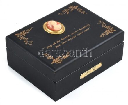 Zenélő ékszertartó doboz, kámeás díszítéssel, 14×11×6 cm