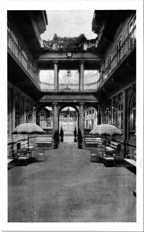 Budapest VIII. Általános Egyetemi Segítő Egyesület Pázmány Diákotthona, udvar. Üllői út 20.