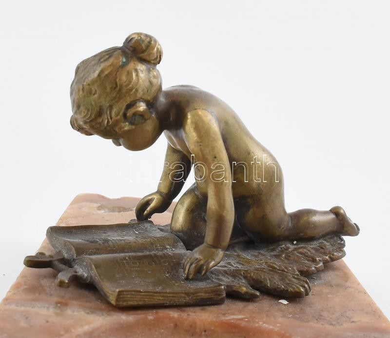 Jelzés nélkül: Kottát olvasó kislány. Öntött, patinázott bronz, márvány hamutál talapzattal, kopott, m:10 cm - Image 3