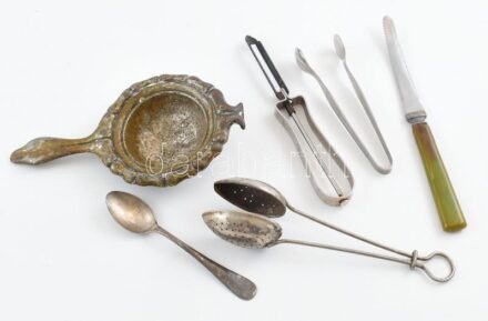 Retró konyhai eszközök, cukorszóró, cukorcsipesz, stb.