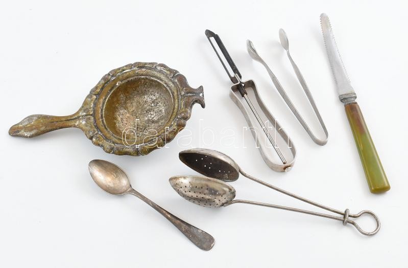 Retró konyhai eszközök, cukorszóró, cukorcsipesz, stb.