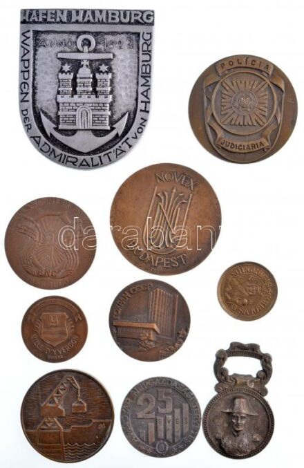 Vegyes: 10db vegyes magyar és külföldi modern emlékérem, közte Tóth Sándor (1933-) 1974. 'NOVEX Budapest / KNOW HOW 74 OSLO' Br emlékérem (91mm) + Kambodzsa 1965. 'Kambodzsai Nemzeti Bank 1955-1965' Br emlékérem (68mm) T:2,2- Mixed: