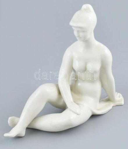 Hollóházi porcelán térdelő akt, fehér mázas, jelzett, mázhibákkal, m: 20 cm