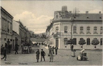 Nyitra, Nitra; Telegdy utca, piaci árus. Huszár István kiadása / street, market vendor
