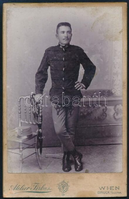 cca 1900 Katonaportré, keményhátú fotó Ferbus bécsi műterméből, kopott, 10,5×6,5 cm