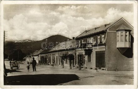 1941 Kőrösmező, Yasinia, Yasinya, Jassinja, Jasina (Máramaros); Námestí, v pozadí Bliznice / tér, háttérben Bliznica hegy, Abraham Knoll, S. Galac és cukrászda üzlete / square, mountain in the background, shops