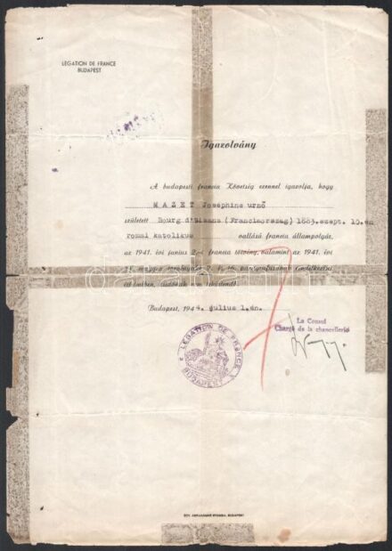 1944 A Budapesti Francia Követség (Legation de France Budapest) védlevele hölgy részére, hogy francia római katolikus állampolgár és a törvény értelmében nem tekinthető zsidónak, 1944. julius 1., pecsétekkel, aláírással,