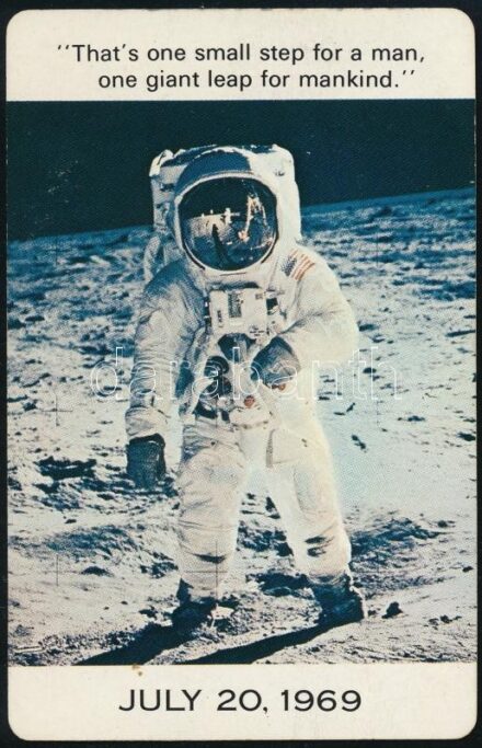 1970 Az első holdra szállás emlékére kiadott kártyanaptár, rajta Neil Armstrong amerikai űrhajós és híres idézete, 9x5,5 cm / 1970 Calendar card commemorating the first Moon landing of Neil Armstrong, 9x5.5 cm