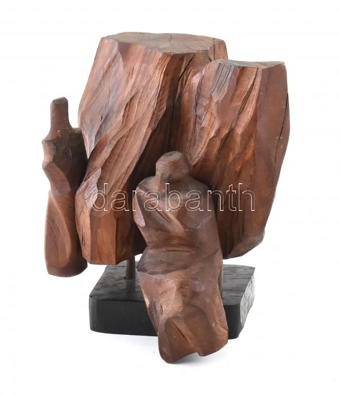 Vincefi Sándor (1952-2021): Alakok. Faragott fa, hátoldalám jelzett. Fa talapzaton. m: 13,5 cm