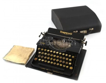 Német írógép, magyar billentyűzettel, dobozában, működik.