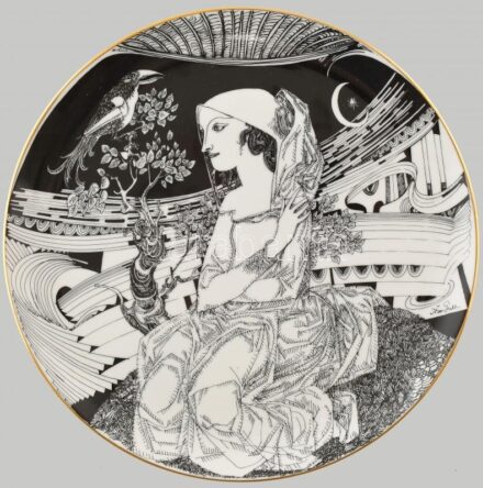 Hollóházi Szász Endre (1926-2003) 1979. limitált szériás (189/200) (fehér, fekete, arany széllel) porcelán fali dísztál, matricás, jelzett, hibátlan d: 31cm Hátoldalán autográf felirat: 'Színkompozícióként 20 példányban,