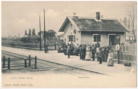 Balatonlelle, Lelle fürdő telep megállóhely, vasútállomás. Wollák József kiadása, Balázsovich Gyula fényképész (EK)