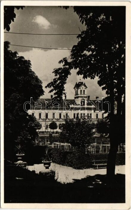 1943 Sepsiszentgyörgy, Sfantu Gheorghe; Park. Székely Mikó kollégium könyvesboltja kiadása / park