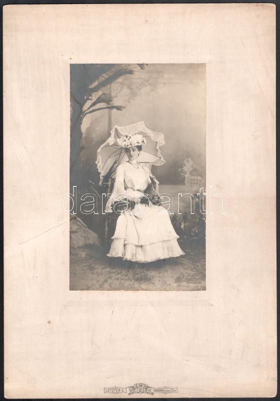 cca 1880-1900 Hegedűs Anna, Szutrély Lipót bajai takarékpénztári vezérigazgató, országgyűlési képviselő feleségének portréja, nagyméretű, keményhátú fotó Letzter Simon kassai műterméből, hátoldalán feliratozva, 18,5x11 cm