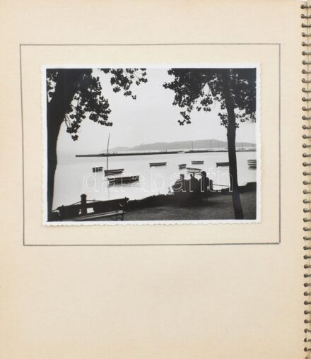 1940 Magyar tájak művészfotókon. Címeres, halina-kötéses album 46 db fotóval. Balaton, Zirc, Veszprém, stb. / Hungarian landscaped on art photos. Album in halina binding with coat of arms. 21x18 cm