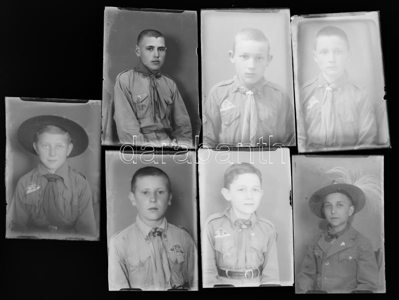 cca 1943 Műtermi portrék cserkészekről, a kiskunfélegyházi Marika fotóműterem hagyatékából 7 db vintage NEGATÍV üveglemezen, 9x6 cm