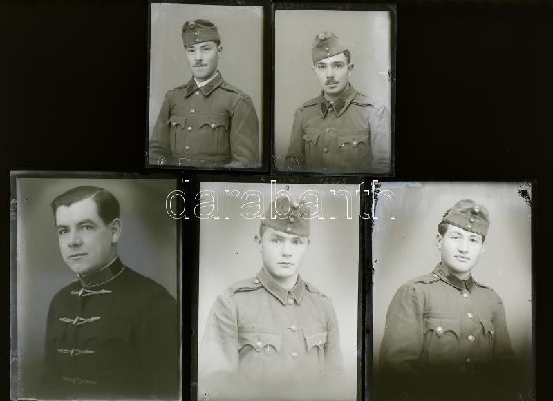 cca 1949 előtt készült felvételek katonákról, a kiskunfélegyházi Marika fotóműterem hagyatékából 19 db vintage NEGATÍV üveglemezen, 9x12 cm és 9x6 cm