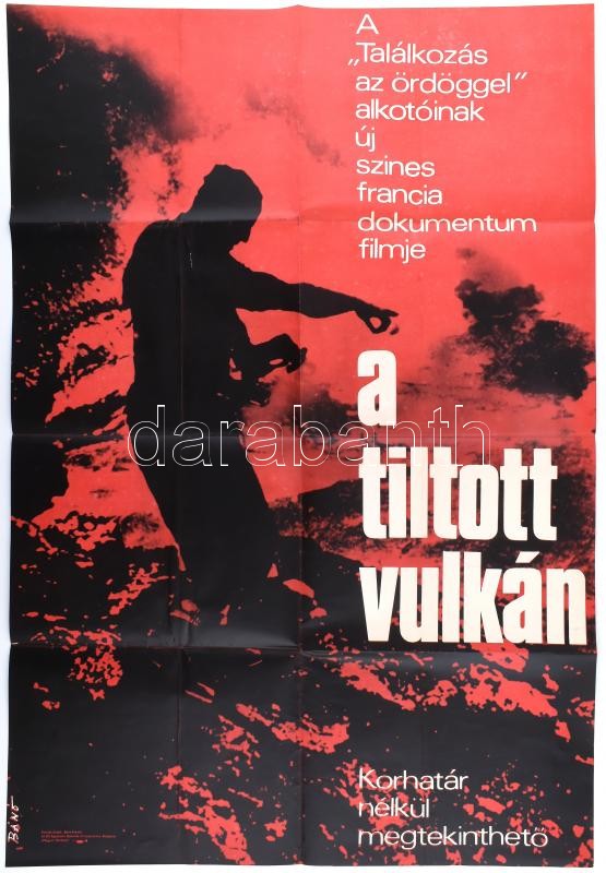 1966 ,,A tiltott vulkán' című francia dokumentumfilm magyar plakátja, Bánó jelzéssel, hajtogatva, 82,5x56,5 cm