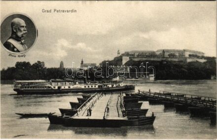 Újvidék, Novi Sad; Pétervárad vár, nyitott pontonhíd elhaladó 'STARCEVIC' gőzhajóval. Verlag J. Singer Hoffotograf / Grad Petrovaradin / Festung Peterwardein / castle, opened pontoon bridge, steamship