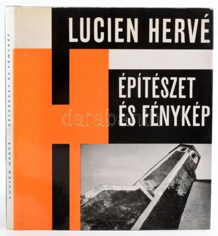 Lucien Hervé: Építészet és fénykép. Architektúra. Bp.,1968, Akadémiai Kiadó. Fekete-fehér képekkel illusztrált. Kiadói nyl-kötés, kiadói papír védőborítóban, jó állapotban. Megjelent 3000 példányban.