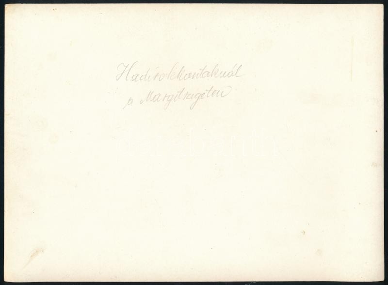 1943 Vitéz nagybaczoni Nagy Vilmos (1884-1976) honvédelmi miniszter hadirokkantakat látogat a Margitszigeten, hátoldalon feliratozott fotó, szép állapotban, 17,5×23,5 cm - Image 2