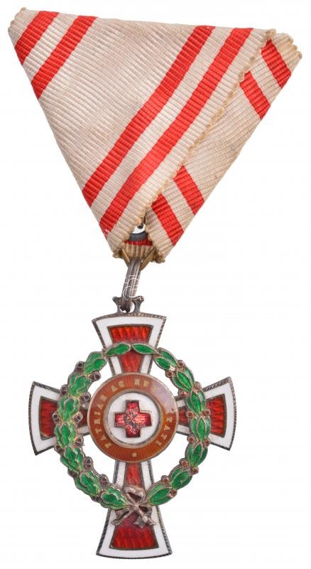1914. 'A Vörös Kereszt II. Osztályú Díszjelvénye hadidíszítménnyel' jelzett, zománcozott Ag kitüntetés mellszalagon T:2 zománchiba / Hungary 1914. 'Red Cross, Badge of Honour, 2nd Class, with a war decoration' hallmarked, enamelled Ag
