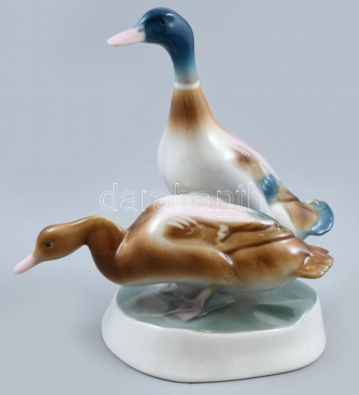 Zsolnay porcelán kacsapár, kézzel festett, jelzett, hibátlan, m: 17 cm Sinkó István terv.