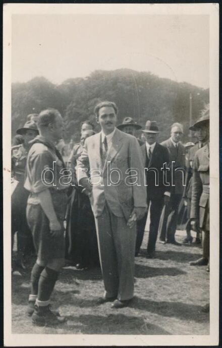 1938 Habsburg Ottó (1912-2011) egykori trónörökös, politikus egy cserkésztábori látogatásáról készített fotó, képeslapként feladva, 13,5×8,5 cm / Otto von Habsburg is in a scout camp, photocard
