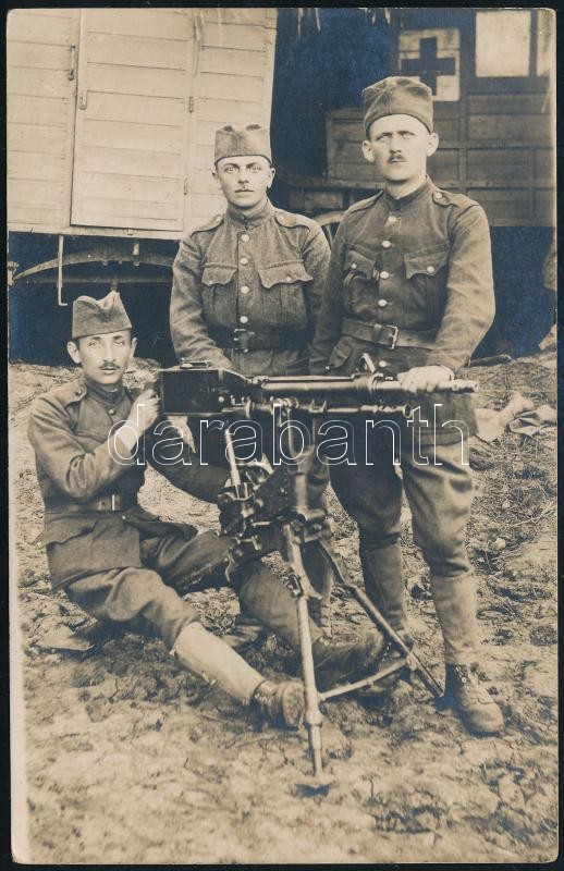 cca 1916 Magyar katonák állványos géppuskával, fotó, szép állapotban, 13,5×8,5 cm