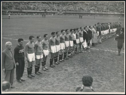 1947 'Az első olasz-magyar a háború után, Torino, 1947. május 11., Olaszország-Magyarország 3:2,' fotó, a hátoldalán pecséttel jelzett, 17x23 cm