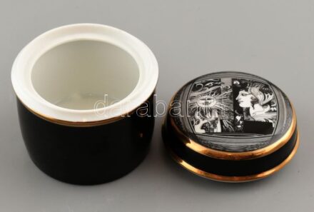 Hollóházi porcelán Szász Endre által tervezett bonbonniere. Matricás, jelzett, hibátlan. d: 9 cm, m: 9 cm