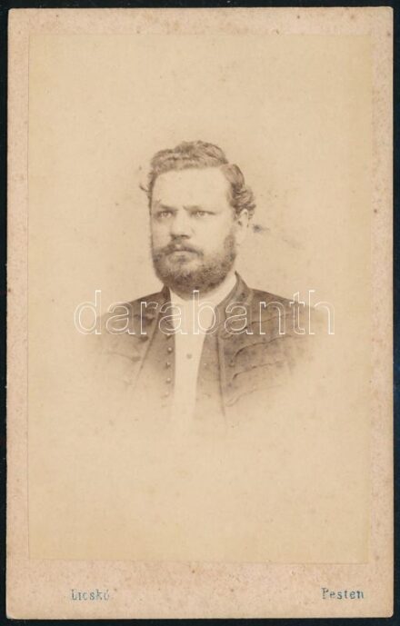 Corzan Avendano Gábor (1827-1903) matematikus, bölcselettudor, főgimnáziumi igazgató, az MTA levelező tagja, keményhátú fotó Licskó műterméből, 10,5×6,5 cm