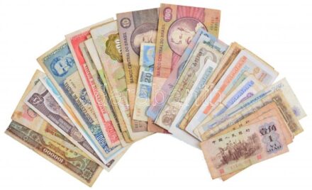 37 db külföldi bankjegy tétel, közte: Brazília 1981. 100C + Egyiptom 1981-1984. 25P T:III,III- közte folt, szakadás, lyuk, firka 37pcs foreign banknote lot, in it Brasil 1981. 100 Cruzeiros + Egypt 1981-1984. 25 Piastres C:F,VG spotted,