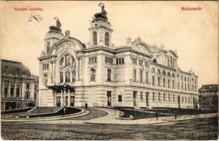 1907 Kolozsvár, Cluj; Nemzeti színház. Schuster Emil kiadása / theatre + 'NAGYKÁROLY - KOLOZSVÁR 74. SZ.' vasúti mozgóposta bélyegző (ázott sarkak / wet corners)