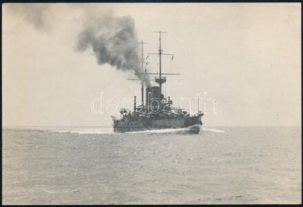 cca 1914-1918 SMS Zrínyi, az Osztrák-Magyar Császári és Királyi Haditengerészet (K.u.K. Kriegsmarine) Radetzky-osztályú pre-dreadnought csatahajója (Schlachtschiff), a hátoldalán feliratozott fotó, jó állapotban, 15x10 cm / cca