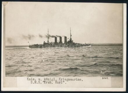 cca 1914-1918 SMS Erzherzog Karl, az Osztrák-Magyar Császári és Királyi Haditengerészet (K.u.K. Kriegsmarine) Erzherzog Karl-osztályú pre-dreadnought csatahajója (Schlachtschiff), feliratozott fotó, az egyik sarkán kissé sérült,