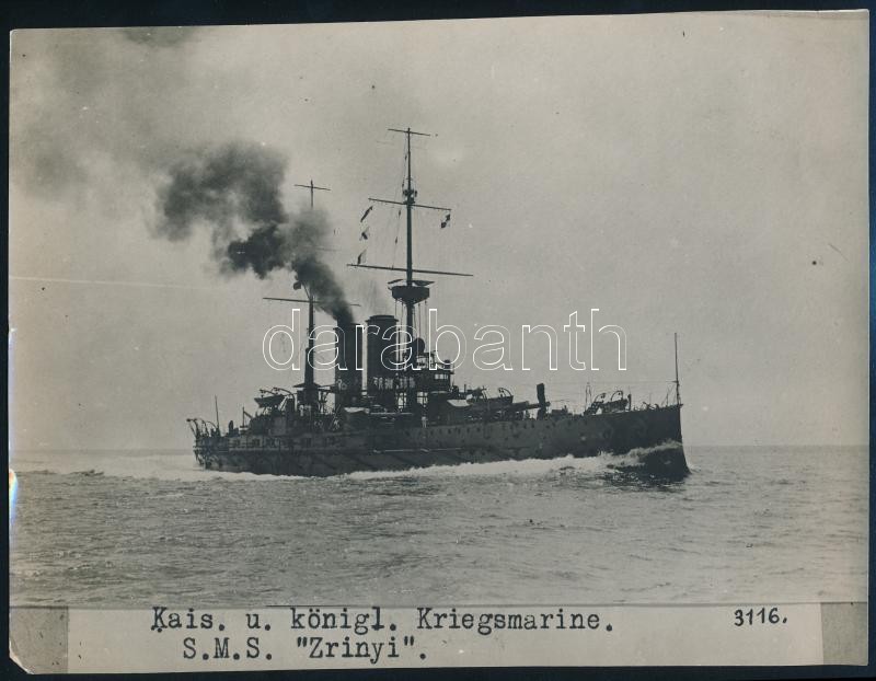cca 1914-1918 SMS Zrínyi, az Osztrák-Magyar Császári és Királyi Haditengerészet (K.u.K. Kriegsmarine) Radetzky-osztályú pre-dreadnought csatahajója (Schlachtschiff) menetben, feliratozott fotó, az egyik sarkán kissé sérült, 22x17 cm