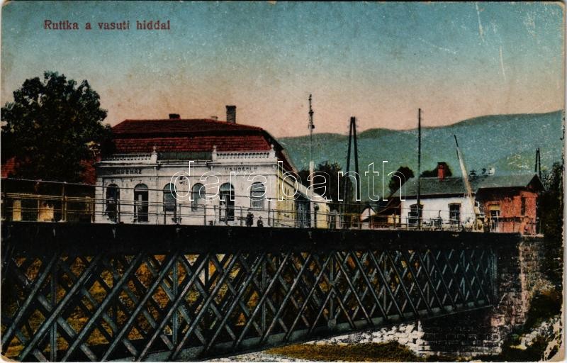 Ruttka, Vrútky; Vasúti híd, Kávéház és vendéglő, sorompó. Vasúti levelezőlapárusítás 24. sz. 1915. / railway bridge, cafe and restaurant