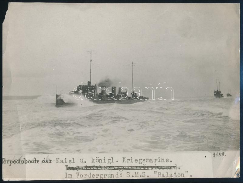 cca 1914-1918 SMS Balaton, az Osztrák-Magyar Császári és Királyi Haditengerészet (K.u.K. Kriegsmarine) Tátra-osztályú rombolója/torpedónaszádja (Zerstörer/Torpedoboot), feliratozott fotó, kisebb törésnyomokkal, sarkain kissé