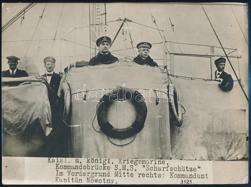 cca 1914-1918 Bogumil Nowotny (1872-1960) korvettkapitány, az Osztrák-Magyar Császári és Királyi Haditengerészet (K.u.K. Kriegsmarine) SMS Scharfschütze Huszár-osztályú rombolójának parancsnoka a hajó parancsnoki hídján,