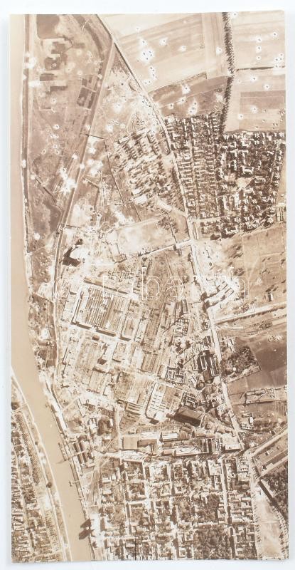 cca 1944 Győr, II. világháborús katonai felderítő légi fotó, 7×13,5 cm / military scout photo
