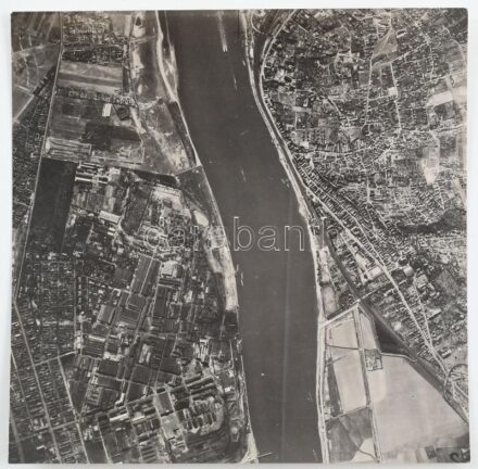 cca 1944 Budapest, Csepel, Pesterzsébet, II. világháborús katonai felderítő légi fotó, 12,5×12,5 cm / military scout photo