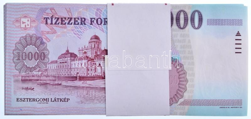 1998. 10.000Ft (100x) sorszámkövetők 'AA 9982601 - AA 9982501', eredeti Magyar Nemzeti Bank kötegelővel, kötegelőn 1998. október 30-i dátum T:I / Hungary 1998. 10.000 Forint (100x) consecutive serials 'AA 9982601 - AA 9982501' in original - Image 2