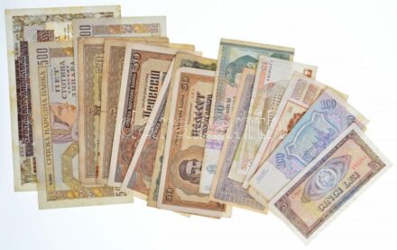 17 db vegyes külföldi bankjegy tétel, közte orosz, román, szerb, görög bankjegyek T:III,III- közte folt, szakadás, kis anyaghiány 17pcs mixed foreign banknote lot, in it russian, romanian, serbian, greek banknotes C:F,VG spotts, tears,