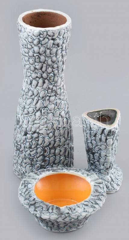 Király Károly: Kerámia szett hólyagos mázzal, 3 db-os (váza, gyertyatartó, hamutál). Jelzett, néhány apró hibával, mázrepedéssel, m: 28 cm, 13 cm, d: 13,5 cm