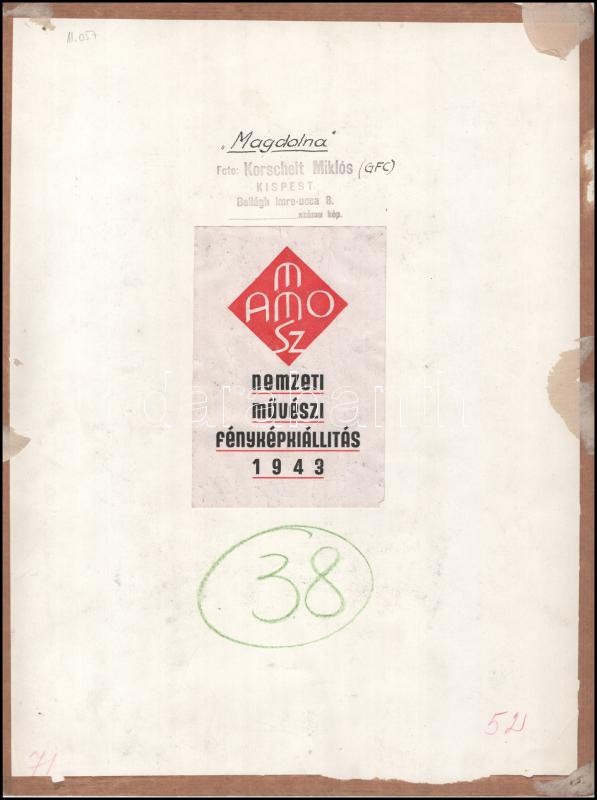 Korschelt Miklós (1900-1982): Magdolna. pecséttel jelzett, feliratozott fotóművészeti alkotás, Nemzeti Művészi Fényképkiállítás címkéjével, 38-as tételszámmal. Kopásnyomokkal, sarkaiban törésnyomokkal. 40x30 cm - Image 2
