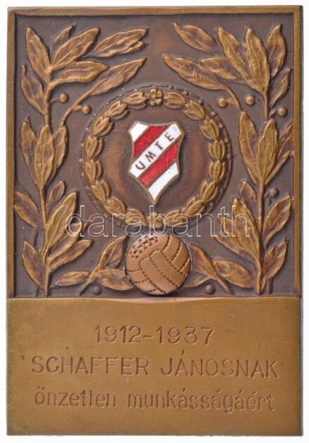 ~1937. 'UMTE (Újpesti Munkás Torna Egyesület)' egyoldalas Br sport plakett, közepén zománcozott rátéttel, gravírozott felirattal (60x40mm) T:1- kis patina / Hungary ~1937. 'UWGA (Újpest Workers' Gymnastics Association' one-sided Br sport
