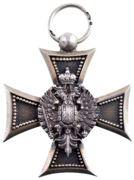 Osztrák-Magyar Monarchia / Nagybecskerek - Temesvár 1914. Tiszti szolgálati jel, osztrák típus, karikán jelzett Ag kitüntetés. Hátoldalon német nyelvű felirattal 'VOM OFFIZIERKORPS DES K.U.K. INFANTERIEREGIMENTS FREIHERR VON LOUDON NO.