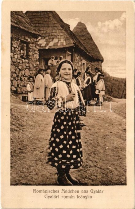 Gyalár, Ghelari; Gyalári román leányka. Jos. Drotleff Hermannstadt / Rumänisches Mädchen aus Gyalár / Transylvanian folklore, Romanian girl (EK)