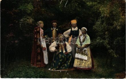 Prázsmár, Tartlau, Prejmer; Prázsmári szász viselet. Vasúti levelezőlapárusítás. Erdélyi udvari fényképész felvétele / Volkstracht der Sachsen / Transylvanian Saxon folklore